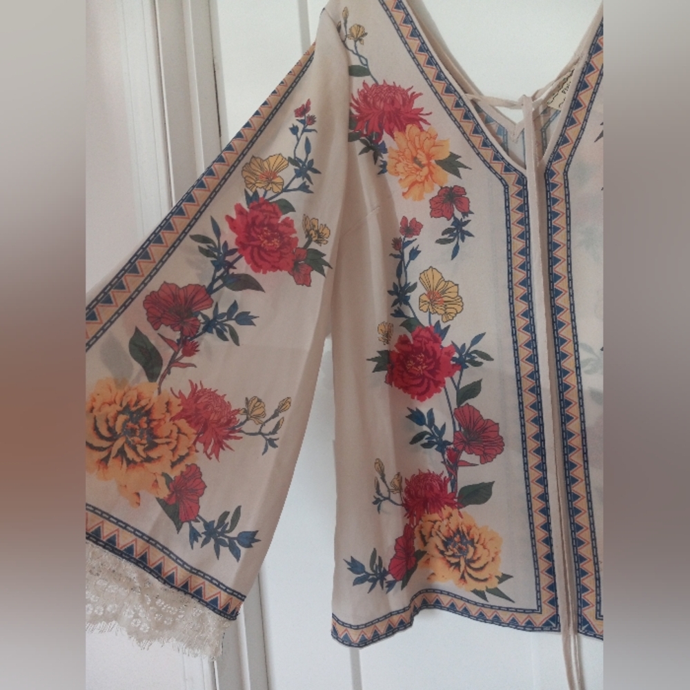 Flying Tomato Bell Sleeved Top - Picture 2 of 5